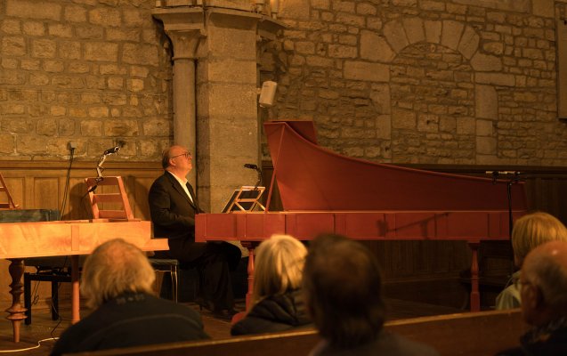 Arthur Schoonderwoerd während des Konzerts mit dem 2023 fertiggestellten Cristofori-Hammerflügel am 4. Juni 2026 im Temple du Saint Esprit in Besançon